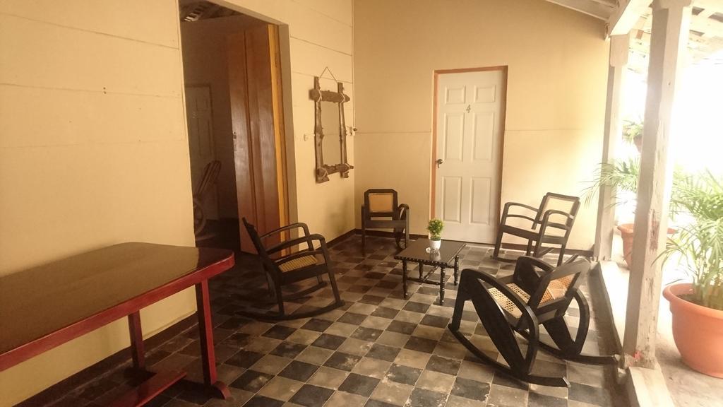 Hostel Los Abuelos Мойогалпа Екстер'єр фото