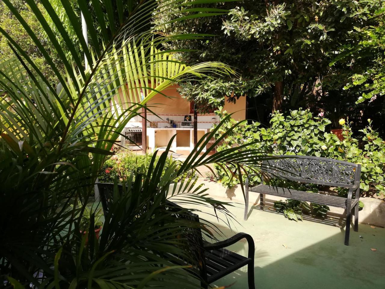 Hostel Los Abuelos Мойогалпа Екстер'єр фото