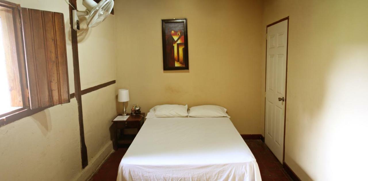 Hostel Los Abuelos Мойогалпа Екстер'єр фото