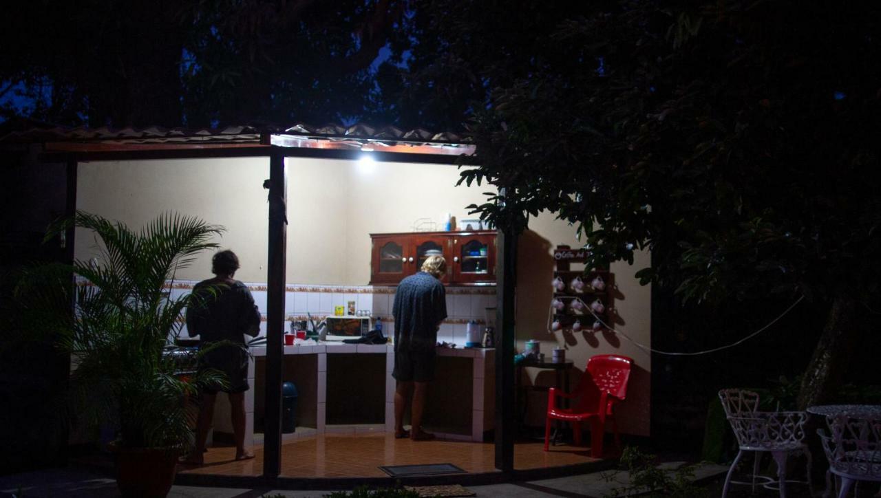 Hostel Los Abuelos Мойогалпа Екстер'єр фото