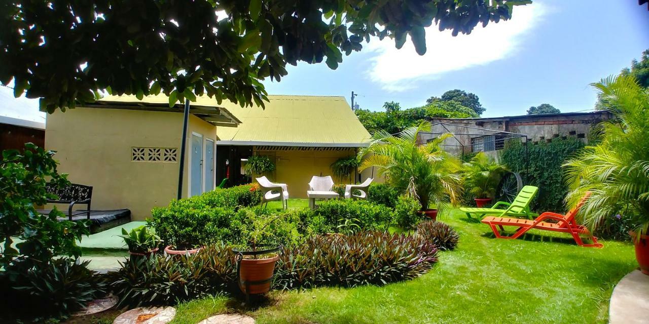 Hostel Los Abuelos Мойогалпа Екстер'єр фото