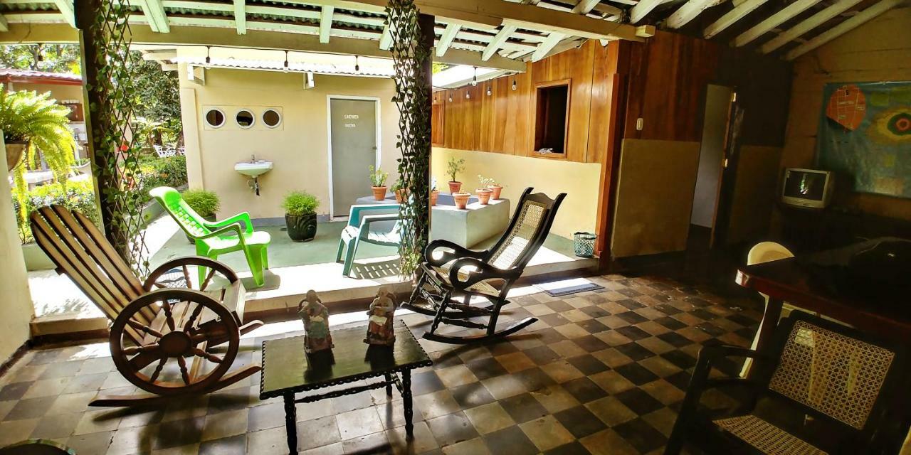 Hostel Los Abuelos Мойогалпа Екстер'єр фото