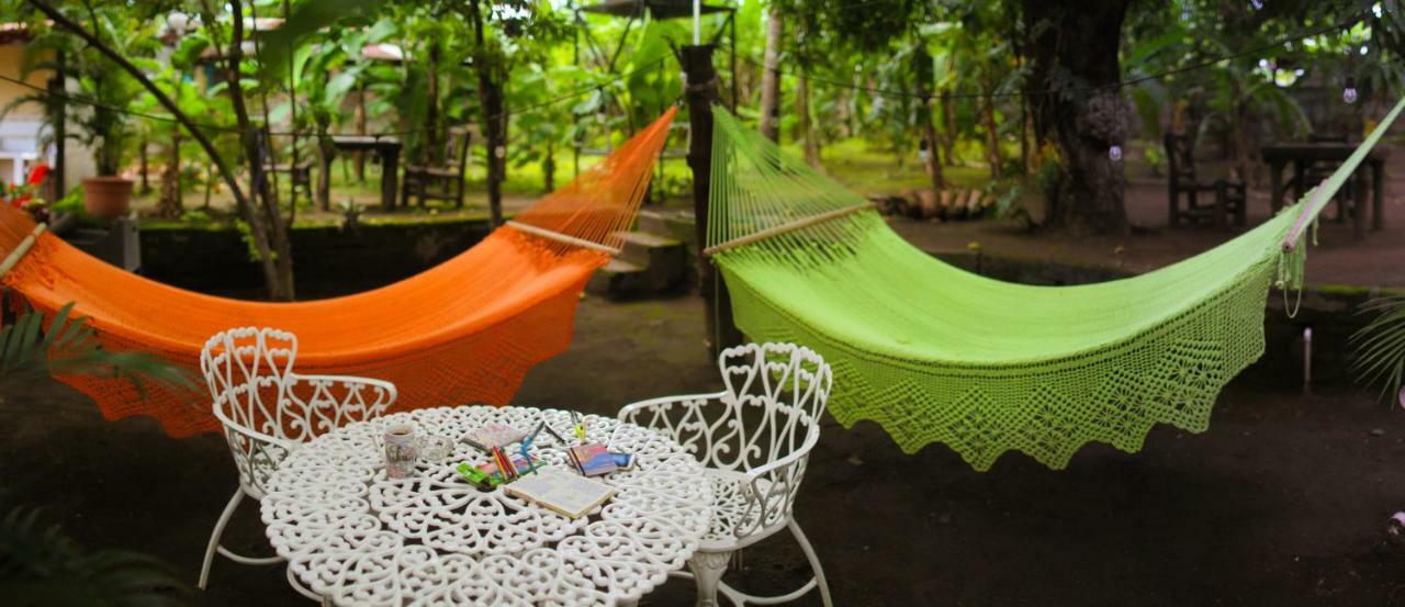 Hostel Los Abuelos Мойогалпа Екстер'єр фото